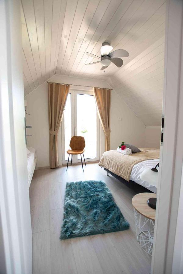 Resort Holiday Natural - Gosciniec Zacisze Chmielno Exterior photo